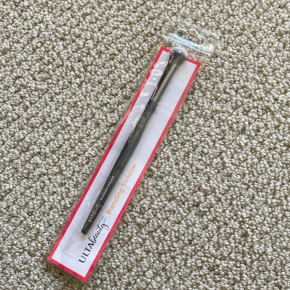 NEW Ulta Beauty Blending Shadow Brush Eyeshadow Tool Small NIB